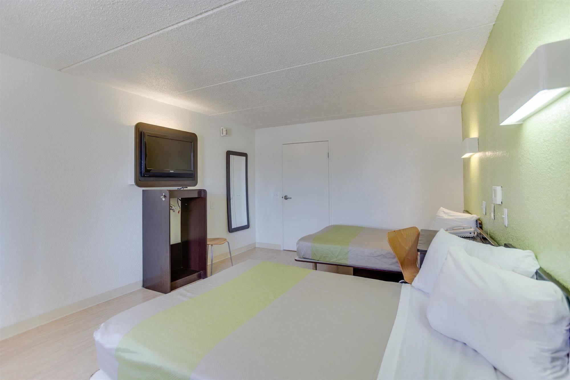 Motel 6 Houston, Tx - West Exterior photo